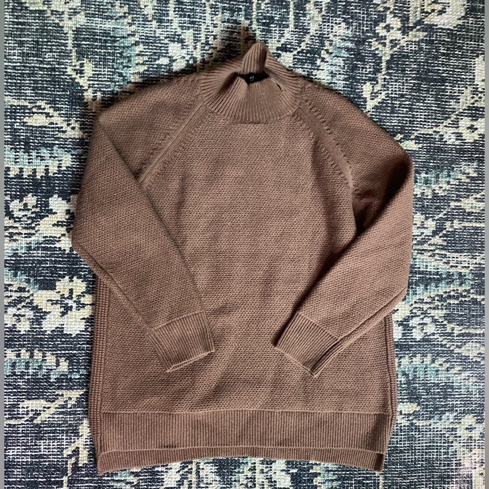 +J UNIQLO brown cable knit sweater